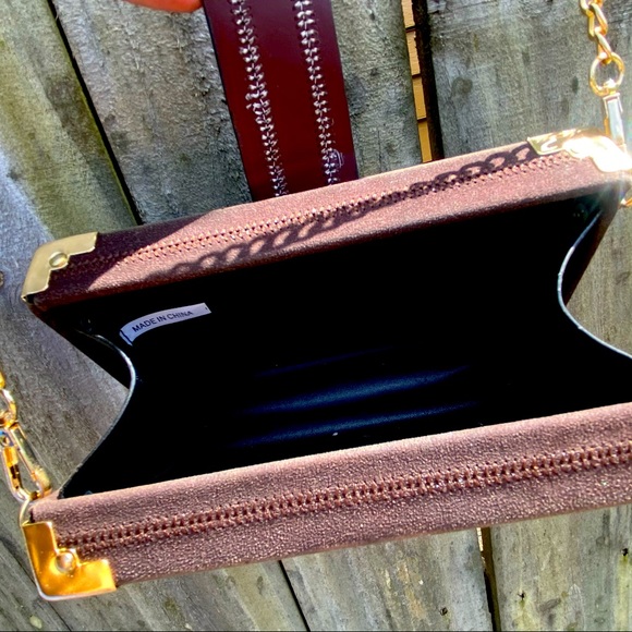 Box Chain Shoulder Purse - Picture 4 of 5